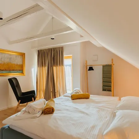 Lisa - With Swimming Pool And Huge Garden Villa *