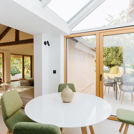 Lisa - With Swimming Pool And Huge Garden Villa *