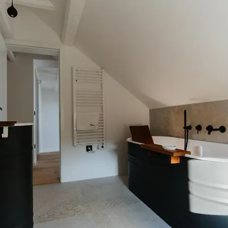 Villa Lisa - With Swimming Pool And Huge Garden *