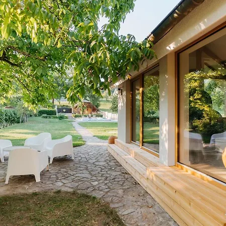 Lisa - With Swimming Pool And Huge Garden Villa *