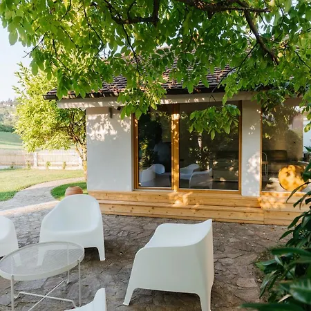 Lisa - With Swimming Pool And Huge Garden Villa *