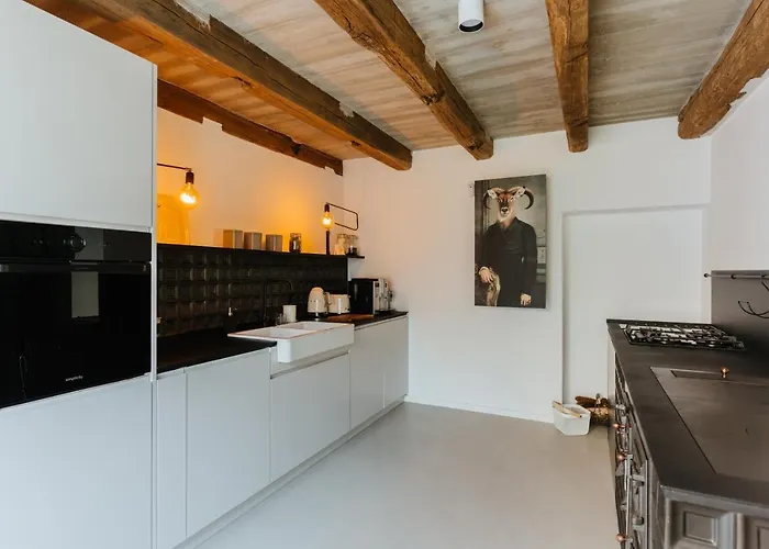 Lisa - With Swimming Pool And Huge Garden *