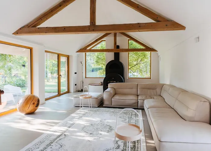 Lisa - With Swimming Pool And Huge Garden Willa