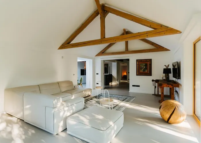 Lisa - With Swimming Pool And Huge Garden ヴィラ